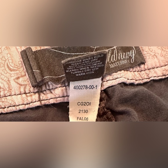 225. Ladies Old Navy Maternity Vintage Brown Stretch Capri Pant - Picture 6 of 9